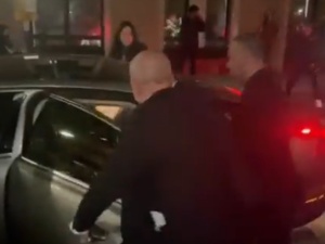[VIDEO] Szokujące sceny w Wielkiej Brytanii! Ambasador Izraela musiała uciekać po wykładzie na uczelni