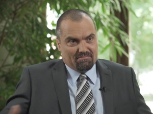 „Nie zamierzam nigdy pojawić się w izraelskim instytucie. Jest zdyskredytowany”. Minister Kumoch ostro o Jad Waszem