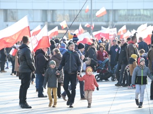 Tłumy na Marszu Niepodległości w Warszawie. Organizatorzy podali frekwencję