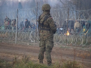 Przy polskiej granicy powstaje duży obóz imigrantów [WIDEO]