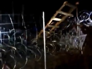 „Allahu Akbar!” Migranci próbowali w nocy sforsować ogrodzenie na granicy polsko-białoruskiej [VIDEO]