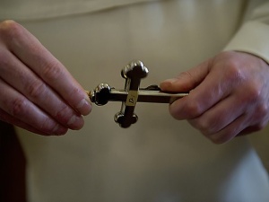To nie był wypadek. Obrażenia ciała zmarłego w piątek zakonnika powstały w wyniku działania osoby trzeciej
