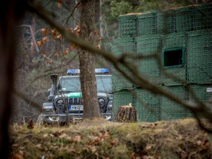 Używali laserów, polski żołnierz raniony w głowę. Kolejne agresywne próby siłowego sforsowania granicy