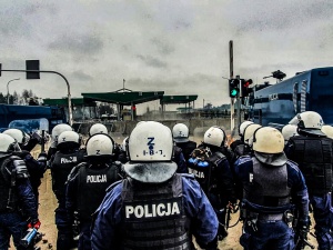 Siedmiu policjantów rannych podczas dzisiejszych ataków imigrantów. Policja podaje bilans obrony granic