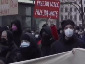 Otworzyć twierdzę UE. W Berlinie demonstracja poparcia dla szturmujących polską granicę imigrantów