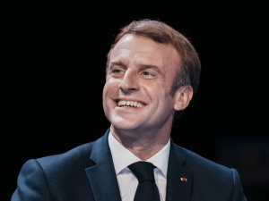 Macron miał dogadywać się z Putinem ponad głowami Polaków, teraz „potwierdza swą pełną solidarność z Polską”