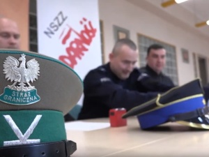 Czy nowy dodatek „antyemerytalny” zatrzyma funkcjonariuszy przed odejściem ze służby?