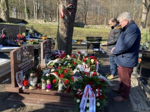 Ku czci Żołnierzy Wyklętych. Delegacja Solidarności na grobach „Inki” i „Zagończyka”