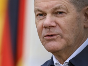 Chiny dostarczą broń Rosji? Scholz zabiera głos 