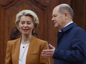Ekspert: Im bliżej wyborów, tym zacieklej będą w Polskę uderzać UE, Berlin i lojalne wobec nich media w Polsce