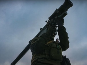 Okolice Bachmutu: Siły ukraińskie zestrzeliły przy pomocy polskiego Pioruna rosyjski Su-25