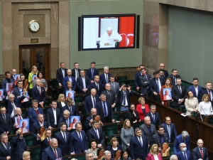 Uchwała w obronie dobrego imienia św. Jana Pawła II. Kto głosował przeciw?