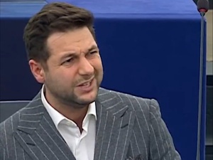 „Zapnijcie pasy”. Patryk Jaki o nowym szaleństwie UE [WIDEO]