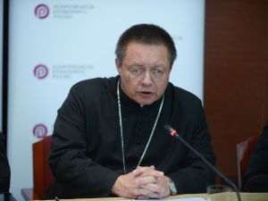 Abp Ryś: Nie ma żadnych przeszkód, aby badać archiwalia dotyczące kard. Karola Wojtyły. Toczy się spór o pamięć