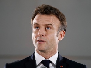 Macron chce wpisania aborcji do Karty Praw Podstawowych UE