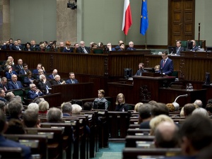 Duży wzrost Zjednoczonej Prawicy i duży spadek KO. Zobacz nowy sondaż Kantar dla „Faktów” TVN i TVN24