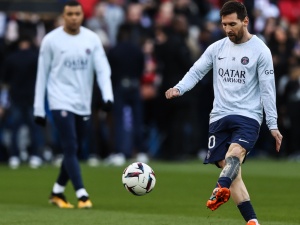 Messi przywitany w Paryżu. Takiego zachowania kibiców się nie spodziewał [WIDEO]