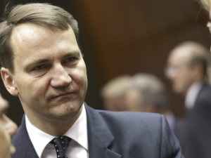 Kaczyński wygrał w sądzie. Jest odpowiedź Sikorskiego