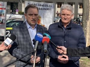 Piotr Duda otworzył wystawę poświęconą św. Janowi Pawłowi II. „Ty nas obudziłeś, My Cię obronimy”