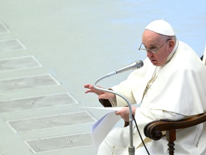 Papież: Moraliści mają iść z ludźmi, a nie tylko grozić palcem