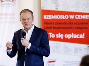 Tusk obiecuje „babciowe”. 1500 zł miesięcznie dla mam