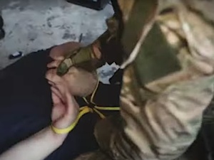 Znany działacz PO zatrzymany przez CBA. W tle gang pseudokibiców i warszawskie śmieci [VIDEO]