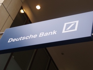 Deutsche Bank podzieli los Credit Suisse? Akcje niemieckiego molocha zanurkowały