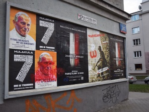 Szczucie przeciwko Janowi Pawłowi II zbiera żniwo. Nasz plakat w Warszawie zniszczony [FOTO] #SolidarnizJPII