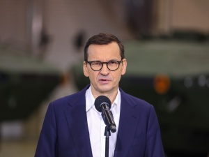 Morawiecki: Przywożę zamówienie na sto rosomaków dla Ukrainy