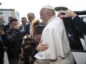 Po opuszczeniu szpitala papież nie udał się bezpośrednio do domu, miał wcześniej ważne spotkanie
