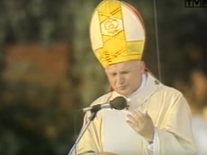 Kibice Jagiellonii Białystok z mocnym przesłaniem dla TVN na Marszu Papieskim #SolidarnizJPII [FOTO]