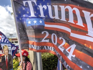 Donald Trump wylądował w Nowym Jorku. Sąd zamknie mu usta?