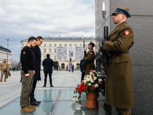 Premier Morawiecki oraz prezydent Zełenski oddali hołd ofiarom katastrofy smoleńskiej
