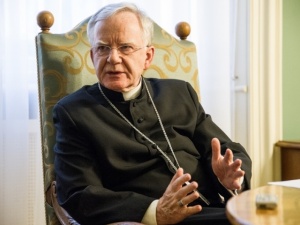 „Środki blokowane za obronę abp Jedraszewskiego, który skrytykował ideologię LGBT”