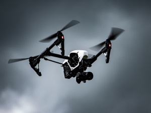Chersoń. Rosyjski dron miał zrzucić granat na młodą parę płynącą łódką