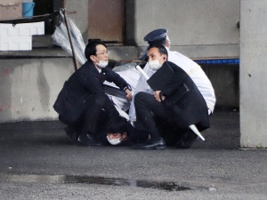 Groźny incydent w Japonii. Premier Kishida ewakuowany 