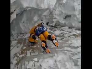 Niesamowite. Szacunek. Jest nagranie z akcji ratunkowej grupy Adama Bieleckiego na Annapurnie [VIDEO]
