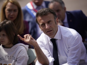 Nieoficjalnie: Francja blokuje unijne finansowanie dostaw amunicji dla Ukrainy. Jest jeden powód