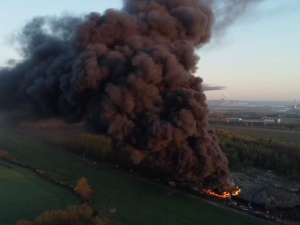 [WIDEO] Gigantyczny pożar w Koninie. Kłęby czarnego dymu nad miastem