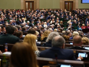 Nowy sondaż. Dominacja PiS. Dwa warianty