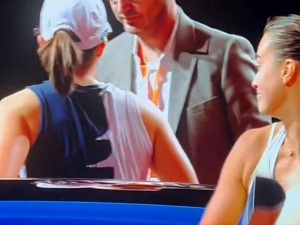 Żenujące. Tak zachowała się Sabalenka po przegranym pojedynku z Igą Świątek [VIDEO]