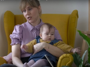 Doktor A. namawiał do aborcji. Dziecko urodziło się zdrowe. Mama ostrzegła inne mamy przed aborterem. Teraz ma kłopoty