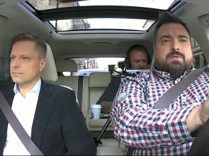 Kłopoty Sekielskich. Nie wydali obiecanych filmów, patroni tracą cierpliwość
