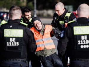 Chaos w Berlinie. Eko-aktywiści chcą zatrzymać miasto „na czas nieokreślony” [WIDEO]