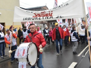 „S” pikietowała w obronie pracowników Zakładów Porcelany Stołowej „Karolina”