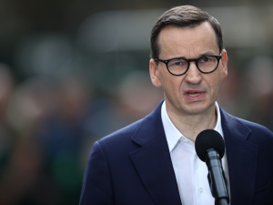 Premier Morawiecki ostro o Tusku. „Jeździ sobie facet po Polsce, kłamie w żywe oczy…”