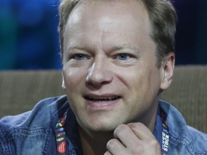 Maciej Stuhr zapytany o ojca. „Nienawidzę, że mój stary…”
