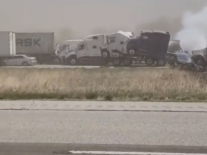 USA. Potężna wichura na autostradzie. Są ofiary i wielu rannych [WIDEO]