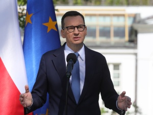 Premier: Niech Dzień Flagi przypomni nam o znaczeniu naszych narodowych symboli