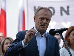 Tusk milczał w Święto Flagi i 3 maja. Dopiero teraz
